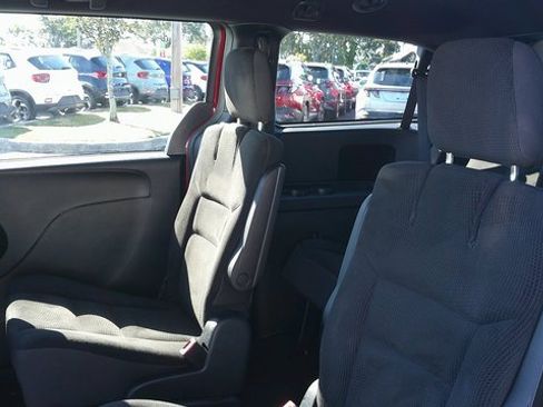 Used 2019 Dodge Grand Caravan SE image 7