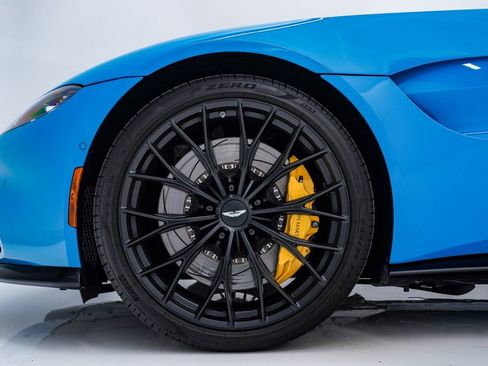 Used 2023 Aston Martin V8 Vantage Roadster RWD image 17