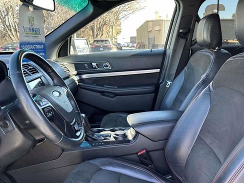Used 2018 Ford Explorer XLT w/ Equipment Group 202A image 9