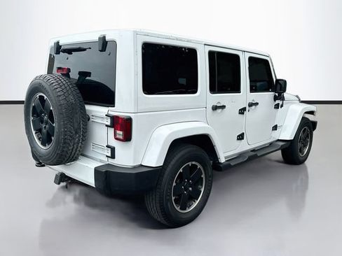 Used 2012 Jeep Wrangler Unlimited Sahara AWD/4WD image 6