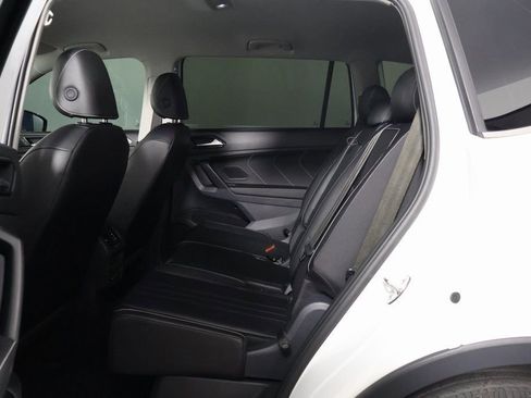 Used 2024 Volkswagen Tiguan SE FWD image 11