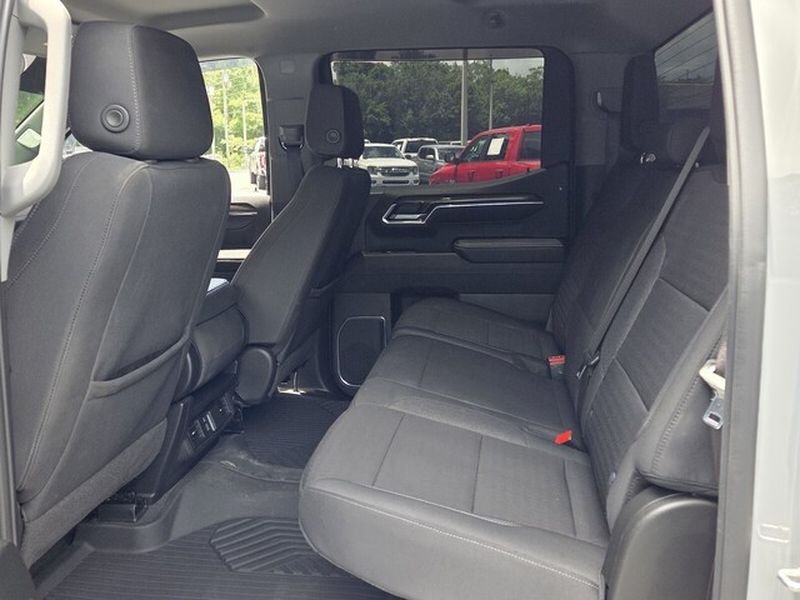 Used 2024 Chevrolet Silverado 1500 LT AWD/4WD image 7