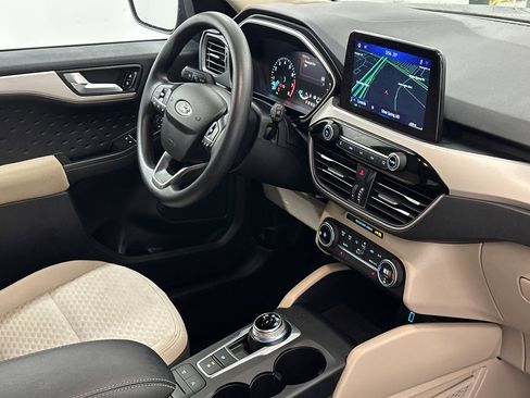 Used 2020 Ford Escape SE image 9