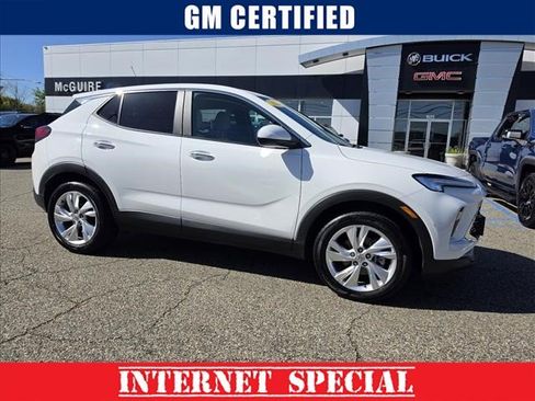Certified 2024 Buick Encore GX Preferred FWD image 1