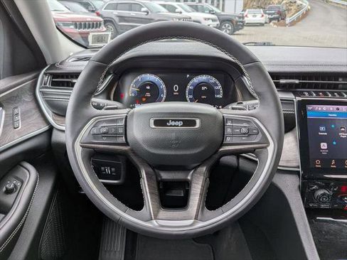 Used 2024 Jeep Grand Cherokee Limited AWD/4WD image 14