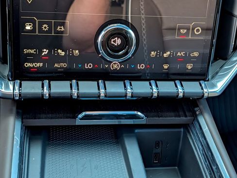 New 2026 GMC Acadia Denali Ultimate w/ LPO, Floor Liner Package AWD/4WD image 14