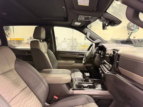 Used 2025 Chevrolet Silverado 1500 ZR2 w/ Technology Package image 30