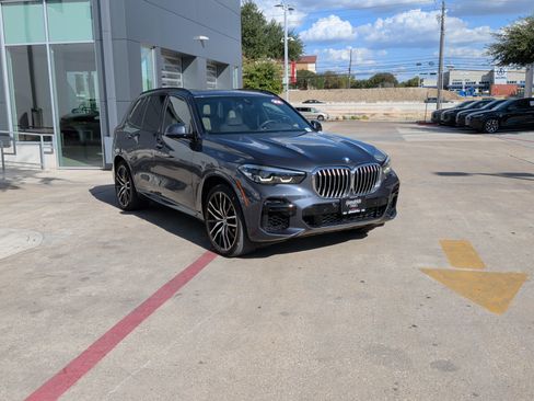Used 2022 BMW X5 sDrive40i w/ M Sport Package RWD image 2