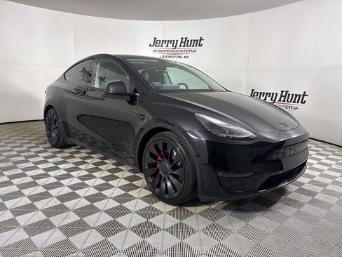 Used 2023 Tesla Model Y Performance image 3