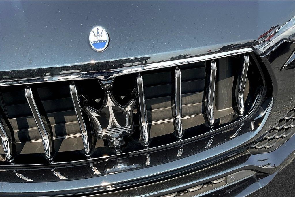 Used 2023 Maserati Levante GT AWD/4WD image 31