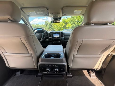 Used 2018 Ford Expedition XLT w/ Equipment Group 202A AWD/4WD image 23
