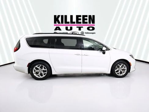 Used 2018 Chrysler Pacifica Touring w/ Tire & Wheel Group FWD image 8