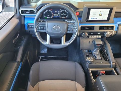 Certified 2025 Toyota Tacoma TRD Off-Road AWD/4WD image 19