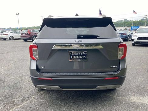 Used 2021 Ford Explorer XLT w/ Equipment Group 202A AWD/4WD image 4