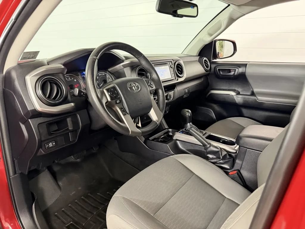 Used 2016 Toyota Tacoma SR5 w/ SR5 Appearance Package (SN) AWD/4WD image 11