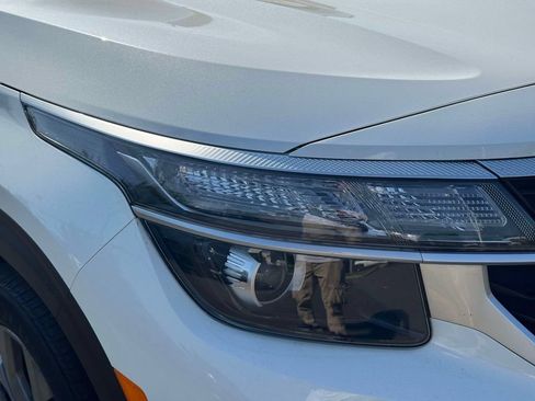 Used 2024 Kia Seltos LX AWD/4WD image 8