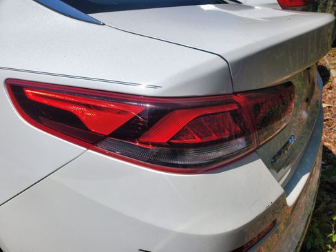 Used 2020 Kia Optima SE FWD image 8