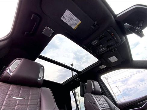 Used 2023 Cadillac Escalade Sport Platinum w/ LPO, ONYX Package image 22