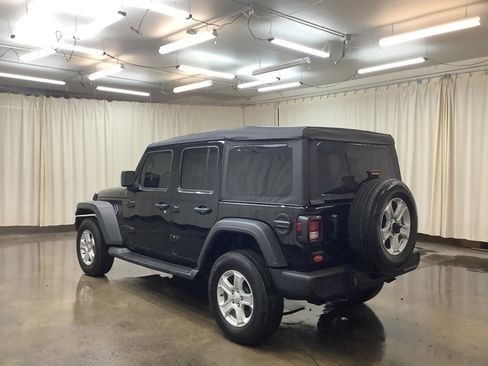 Used 2022 Jeep Wrangler Unlimited Sport image 9