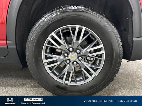 Used 2025 Chevrolet Traverse LT w/ Driver Confidence Package AWD/4WD image 14