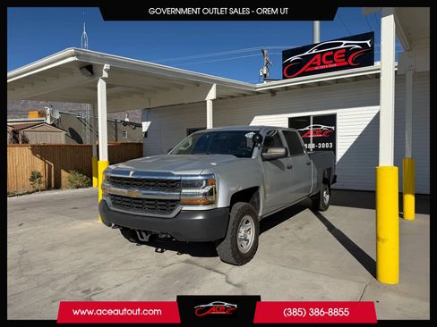 Used 2018 Chevrolet Silverado 1500 W/T w/ Trailering Package AWD/4WD image 3