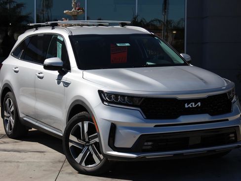 Certified 2023 Kia Sorento EX image 1
