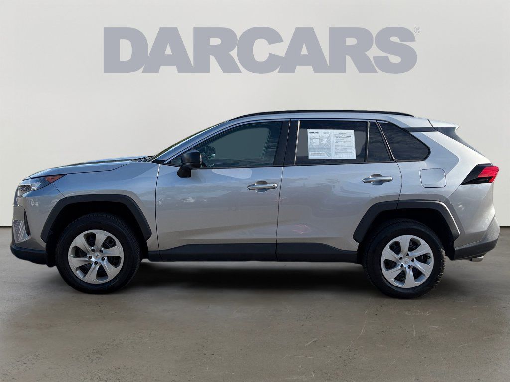 Used 2021 Toyota RAV4 LE FWD image 4