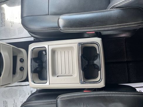 Used 2015 Chrysler Town & Country Touring w/ Driver Convenience Group FWD image 27