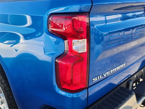 Used 2022 Chevrolet Silverado 1500 LTZ w/ Z71 Off-Road Package image 7