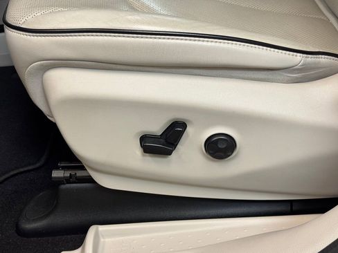 Used 2018 Chrysler Pacifica Limited w/ Advanced Safetytec Group image 7