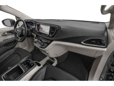 Used 2024 Chrysler Pacifica Limited FWD image 18