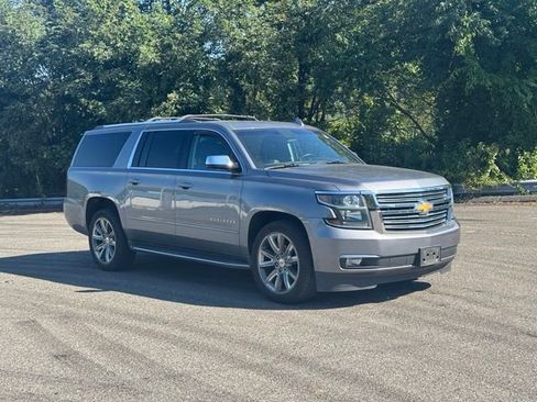 Used 2018 Chevrolet Suburban Premier AWD/4WD image 8