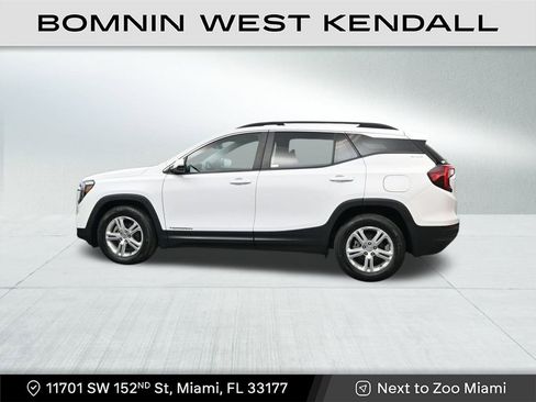 Used 2023 GMC Terrain SLE w/ Driver Convenience Package image 2