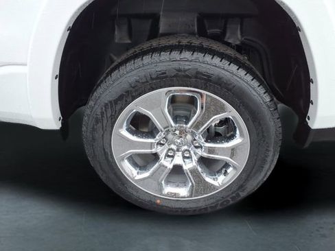 New 2026 RAM 1500 4x4 Crew Cab image 10