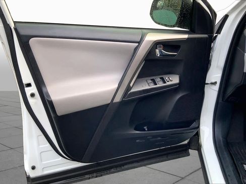 Used 2017 Toyota RAV4 XLE FWD image 21