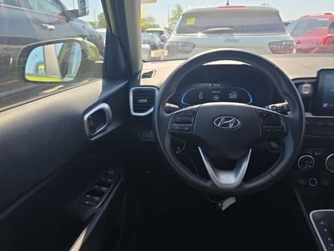 Used 2024 Hyundai Venue SEL FWD image 7