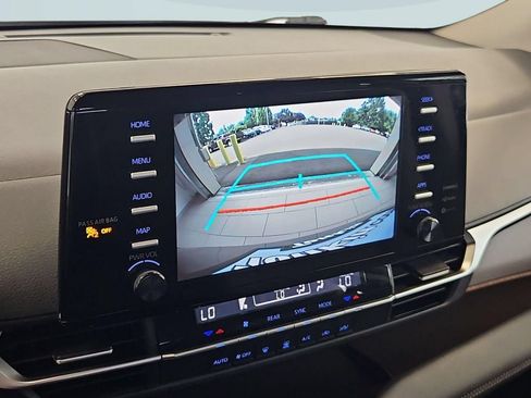 Used 2024 Toyota Sienna LE FWD image 19