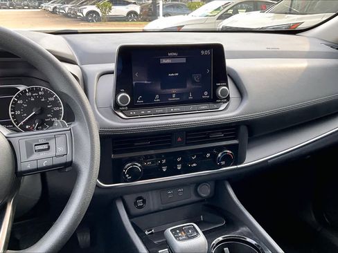 Used 2024 Nissan Rogue S FWD image 6