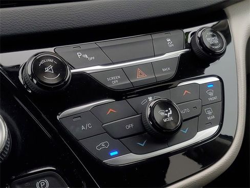 Used 2017 Chrysler Pacifica Touring-L Plus image 26