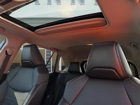 Used 2023 Toyota RAV4 XLE Premium image 19