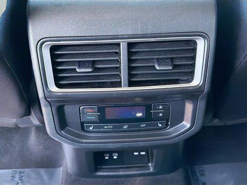 Used 2025 Volkswagen Atlas SEL image 19