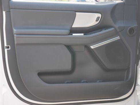 New 2025 Ford Expedition Active image 38