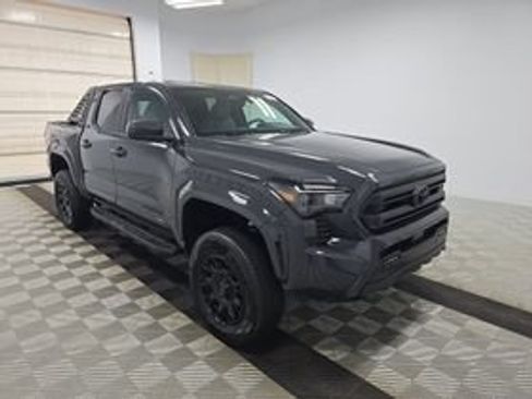 Certified 2025 Toyota Tacoma SR5 AWD/4WD image 3