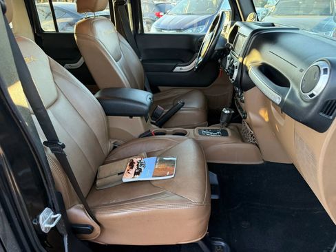 Used 2014 Jeep Wrangler Unlimited Sahara w/ Connectivity Group image 12