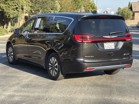 Used 2024 Chrysler Pacifica Select image 6