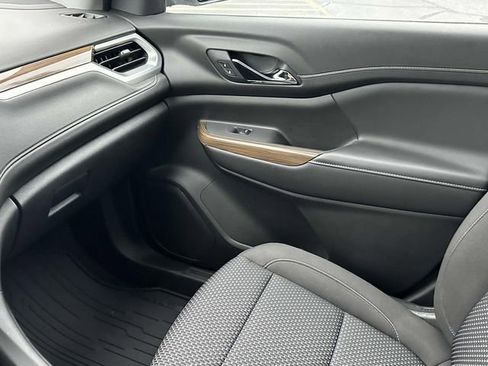 Used 2021 GMC Acadia SLE w/ Driver Convenience Package image 30