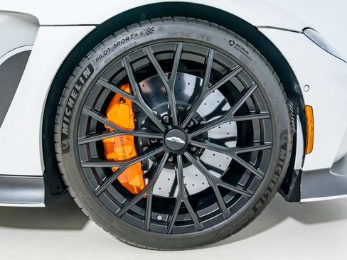 Used 2023 Aston Martin V12 Vantage image 14