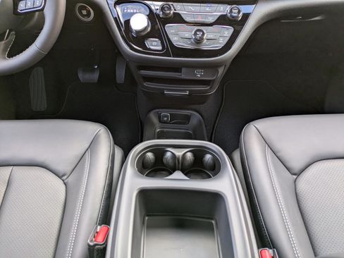 New 2026 Chrysler Pacifica Select w/ S Appearance Package image 15