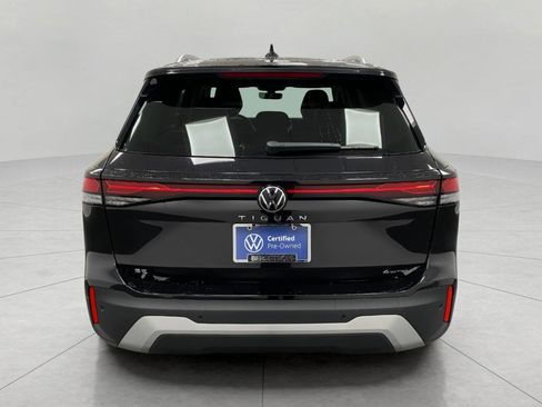 Certified 2025 Volkswagen Tiguan SE AWD/4WD image 4