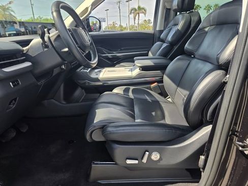Used 2025 Lincoln Navigator Reserve AWD/4WD image 9